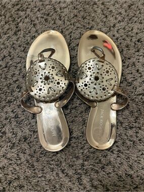 Girls Jack Rogers ‘Georgica’ Metallic Gold Flip Flop Sandals- NWOT